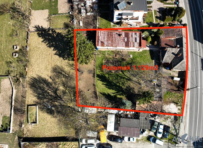 Letecký pohľad na pozemok 1129 m² na Žilinskej ulici v Piešťanoch.